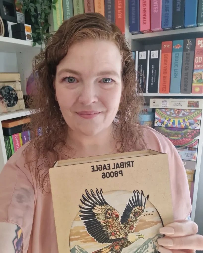 Woman holding a Tribal Eagle 98006 jigsaw puzzle box